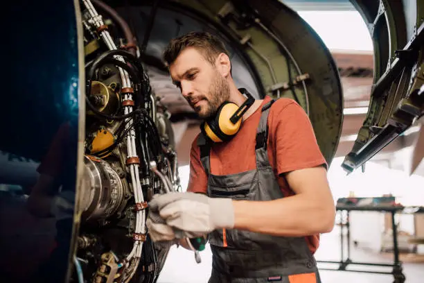 Curso especializado em manutenção de helicópteros