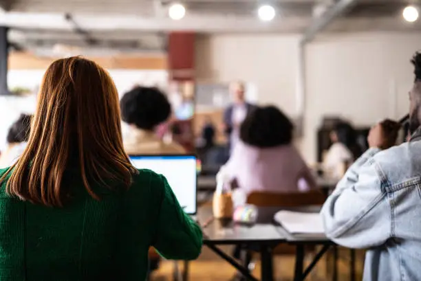 Curso de inglês técnico para manutenção de aeronaves
