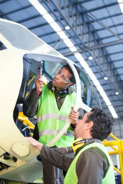 Curso de mecânico de helicóptero ec-225 no Ramos